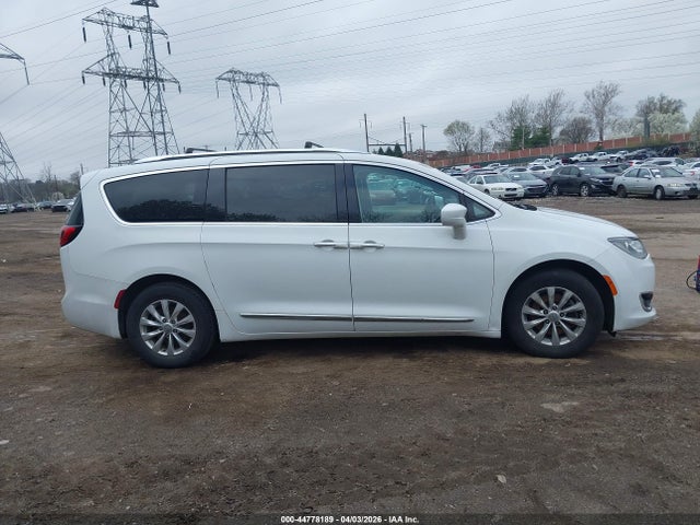 Chrysler Pacifica Touring L