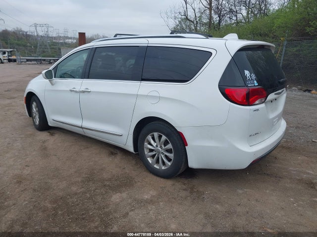 Chrysler Pacifica Touring L