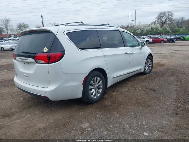 Chrysler Pacifica Touring L