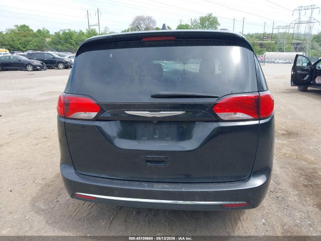 Chrysler Pacifica Touring-l