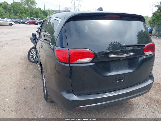 Chrysler Pacifica Touring-l