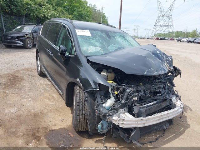 Salvage Chrysler Pacifica Image
