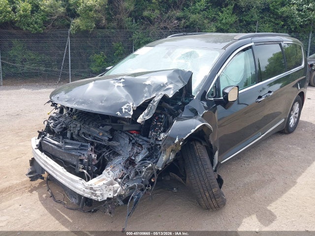 Chrysler Pacifica Touring-l