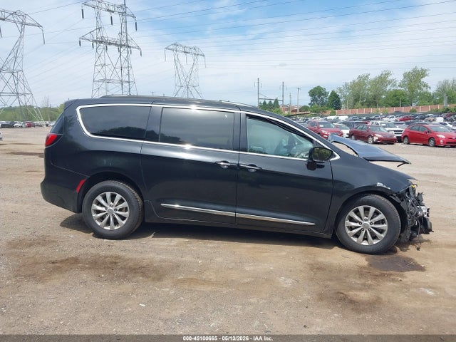 Chrysler Pacifica Touring-l