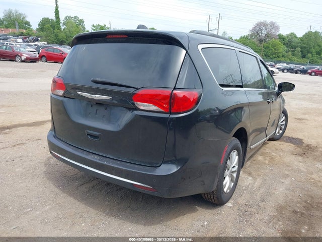 Chrysler Pacifica Touring-l