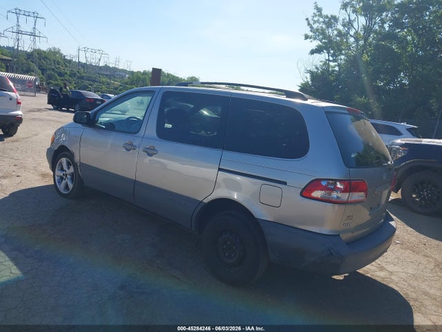 Toyota Sienna Le