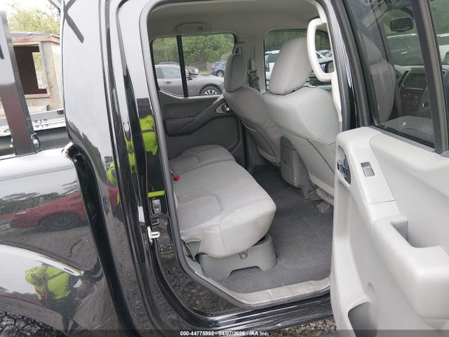 Nissan Frontier Sv