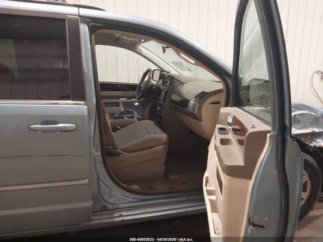 Chrysler Town & Country Touring