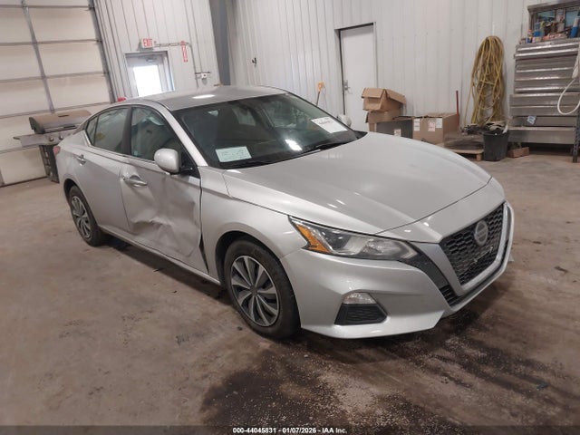 Salvage Nissan Altima Image