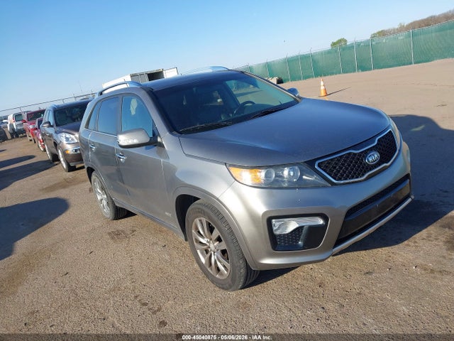 Salvage Kia Sorento Image