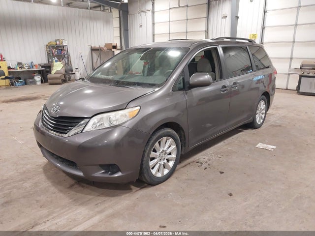 Toyota Sienna Le 7 Passenger