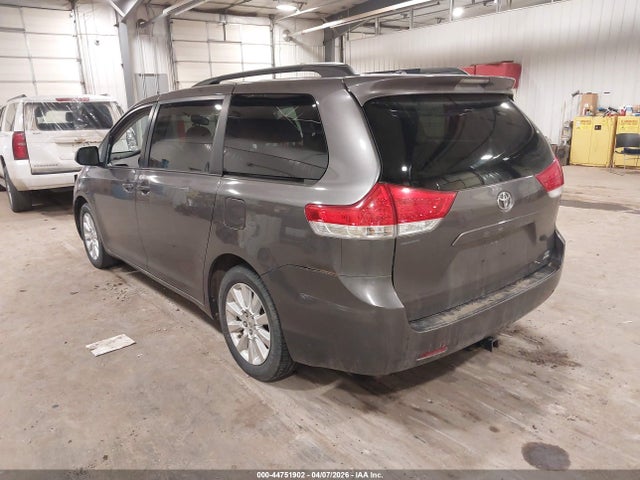 Toyota Sienna Le 7 Passenger