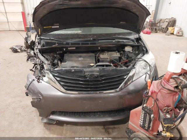 Toyota Sienna Le 7 Passenger
