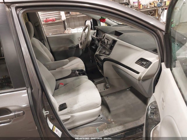 Toyota Sienna Le 7 Passenger