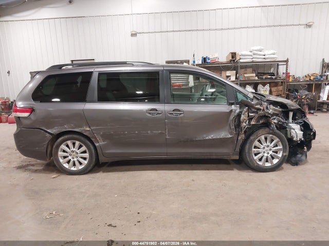 Toyota Sienna Le 7 Passenger