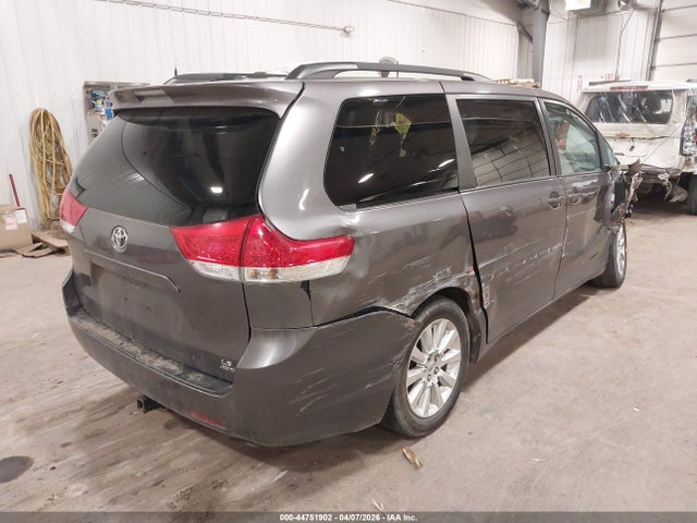 Toyota Sienna Le 7 Passenger