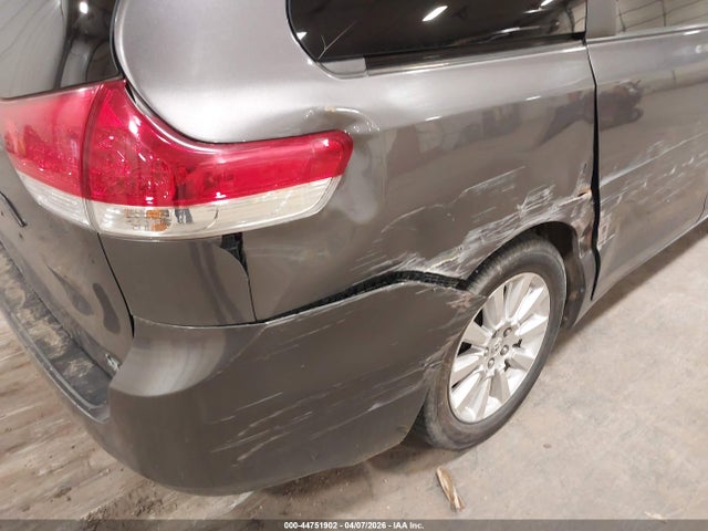 Toyota Sienna Le 7 Passenger