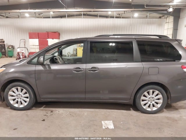 Toyota Sienna Le 7 Passenger