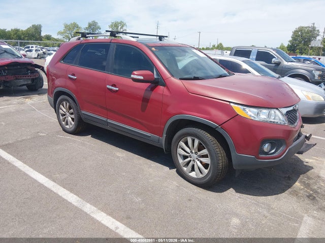 Salvage Kia Sorento Image