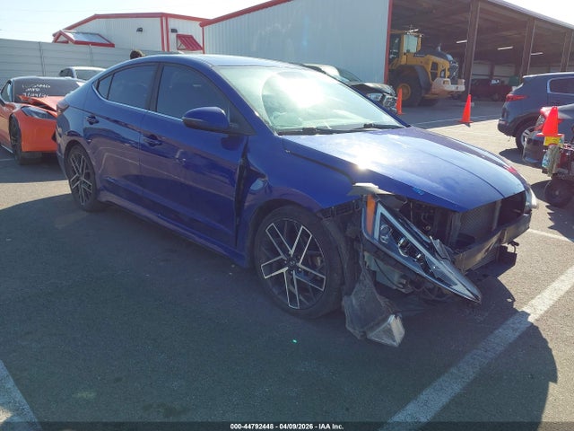 Salvage Hyundai ELANTRA Image