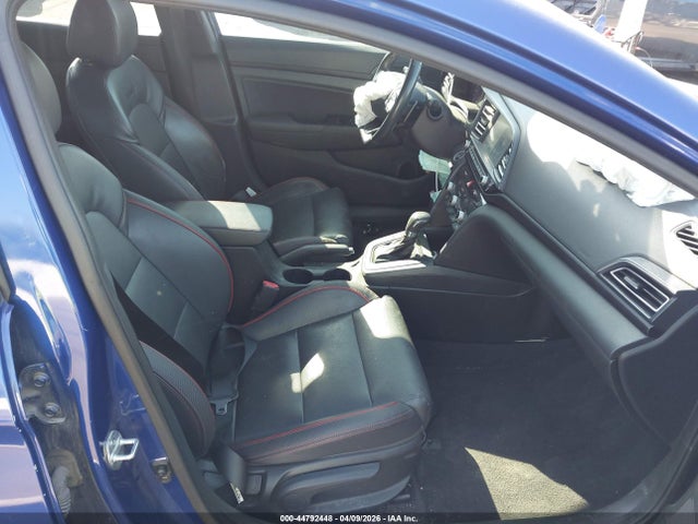 Hyundai ELANTRA Sport