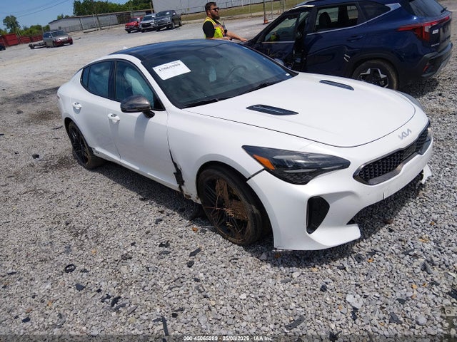 Salvage Kia Stinger Image