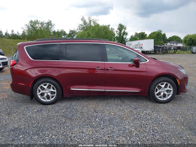 Chrysler Pacifica Touring-l