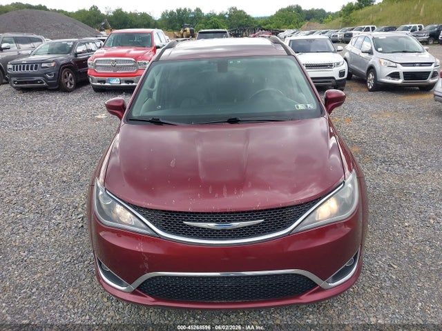 Chrysler Pacifica Touring-l