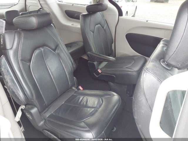 Chrysler Pacifica Touring-l