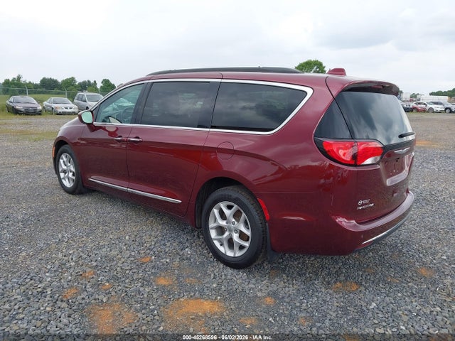 Chrysler Pacifica Touring-l
