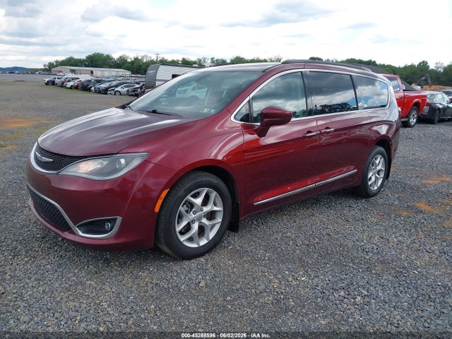 Chrysler Pacifica Touring-l