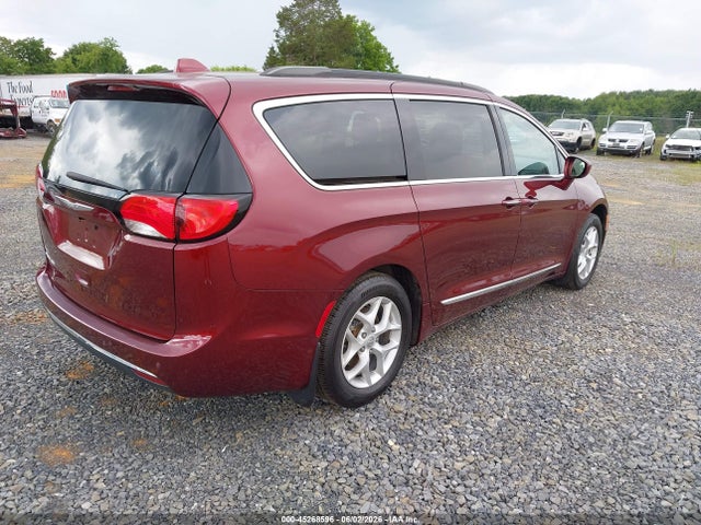 Chrysler Pacifica Touring-l