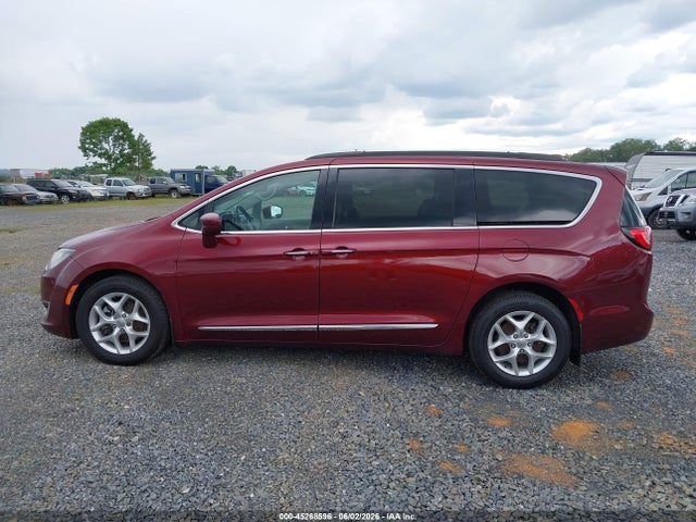 Chrysler Pacifica Touring-l