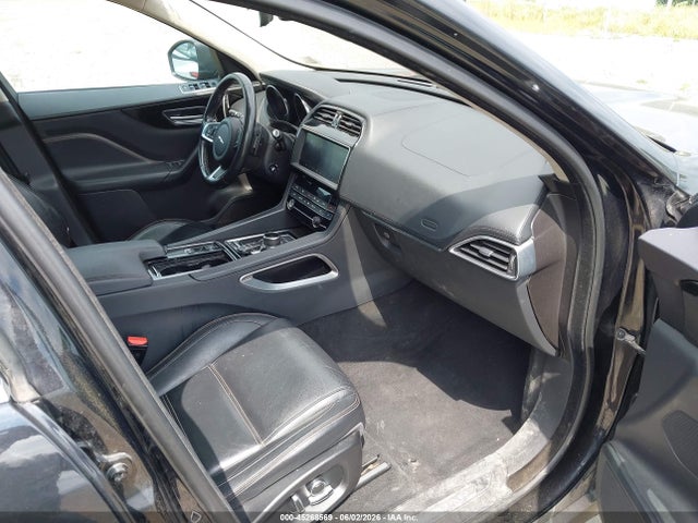 Jaguar F-PACE 30t Prestige
