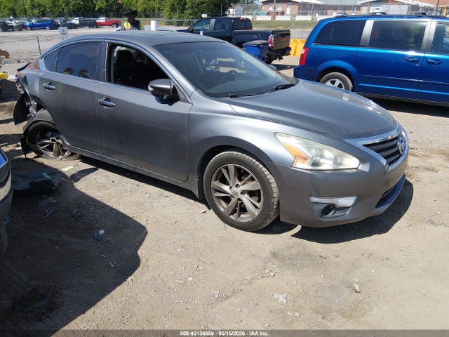 Salvage Nissan Altima Image