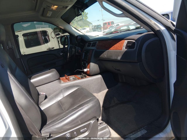Chevrolet Suburban 1500 Ltz