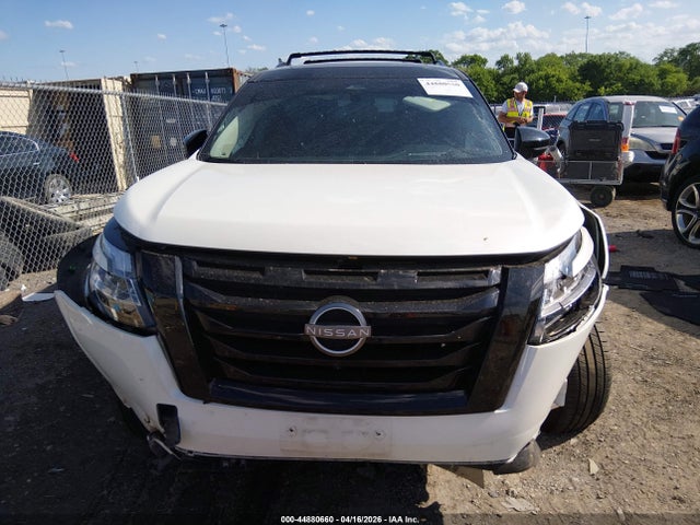 Nissan Pathfinder Platinum 4wd