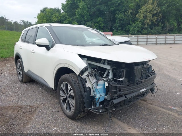 Salvage Nissan Rogue Image
