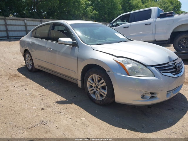 Salvage Nissan Altima Image