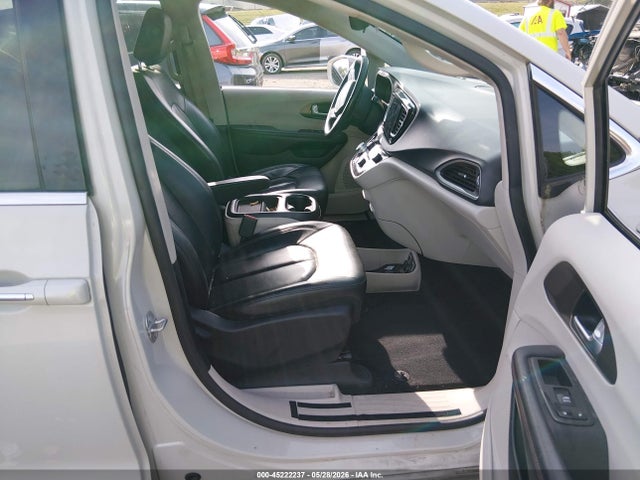 Chrysler Pacifica Touring-l