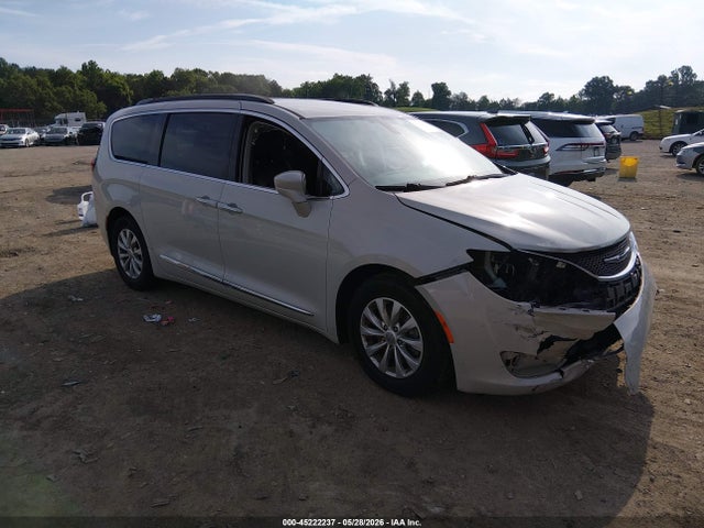 Salvage Chrysler Pacifica Image