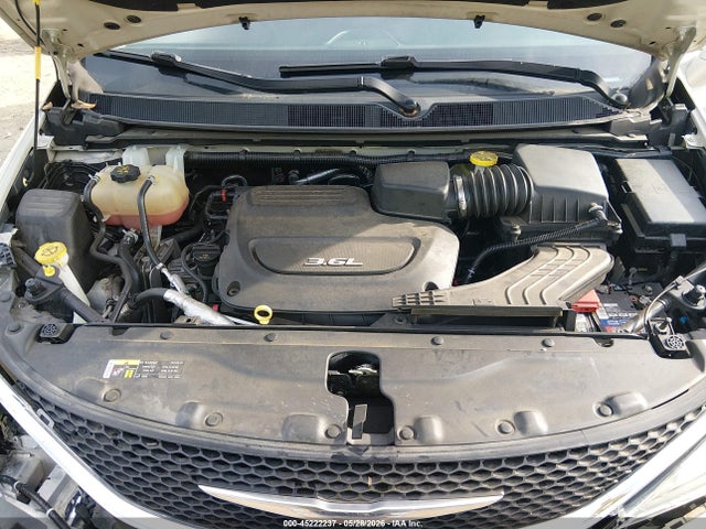Chrysler Pacifica Touring-l
