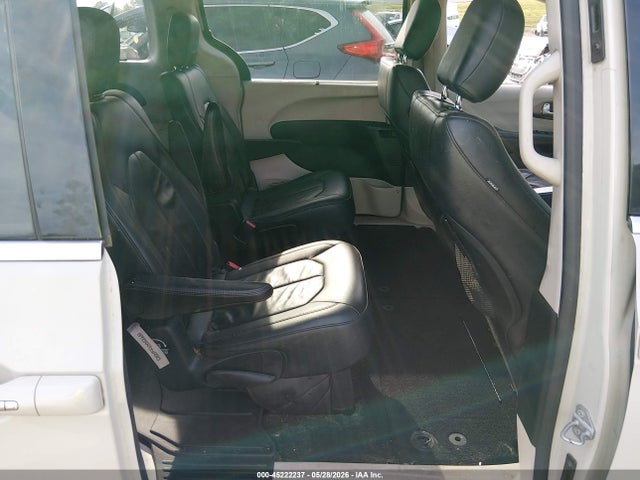 Chrysler Pacifica Touring-l