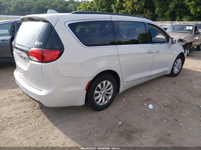 Chrysler Pacifica Touring-l