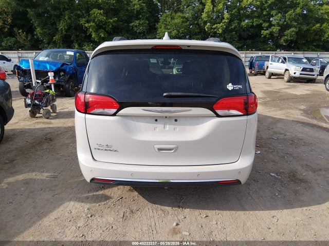 Chrysler Pacifica Touring-l