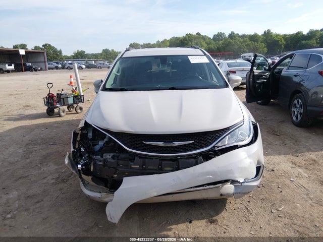 Chrysler Pacifica Touring-l