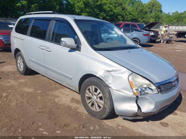 Salvage Kia Sedona Image