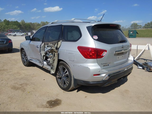 Nissan Pathfinder Platinum