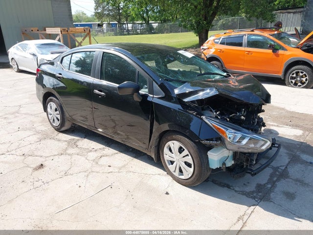Salvage Nissan Versa Image