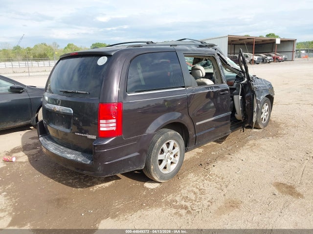 Chrysler Town & Country Touring Plus